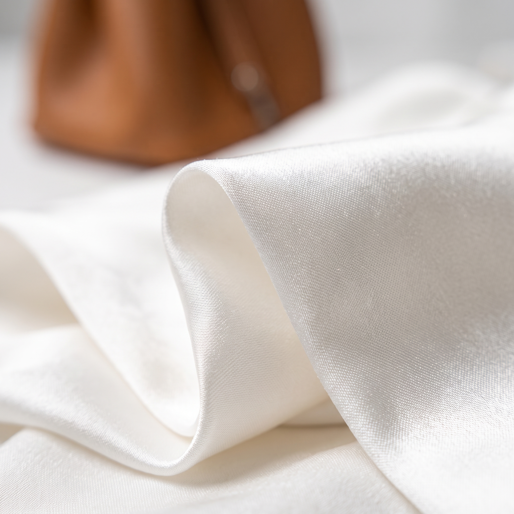 Pantaloni Palazzo in Raso Bianco - dettaglio tessuto